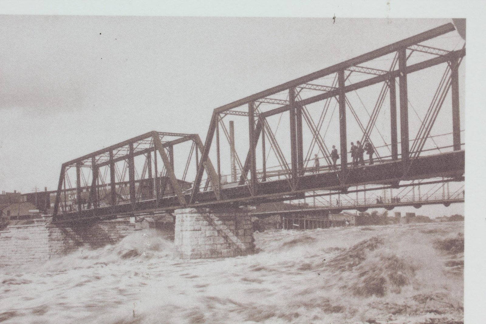 Photo of previois bridge, seen on plaque near bridge